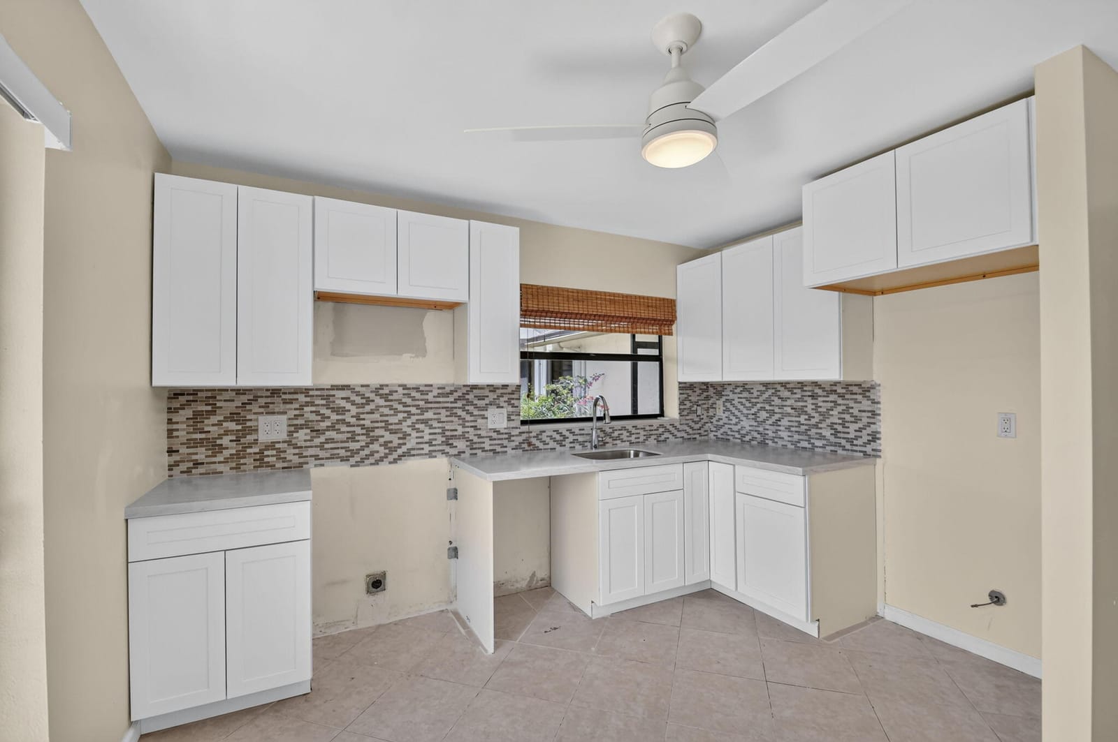 6102 WOODLAKE Boulevard — photo 11