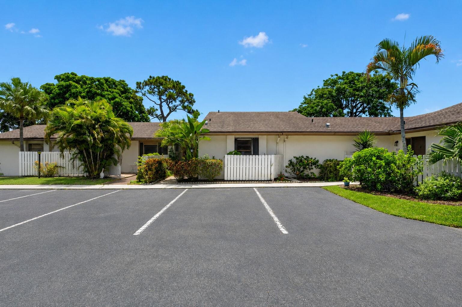 6102 WOODLAKE Boulevard — photo 3