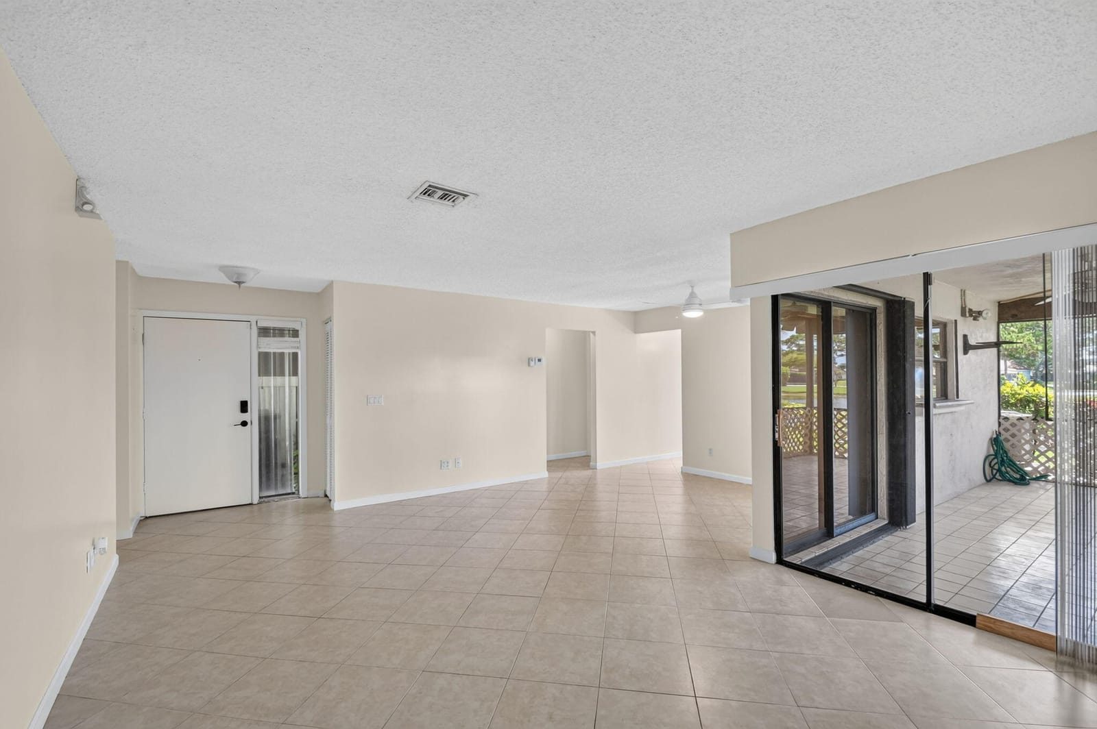 6102 WOODLAKE Boulevard — photo 5