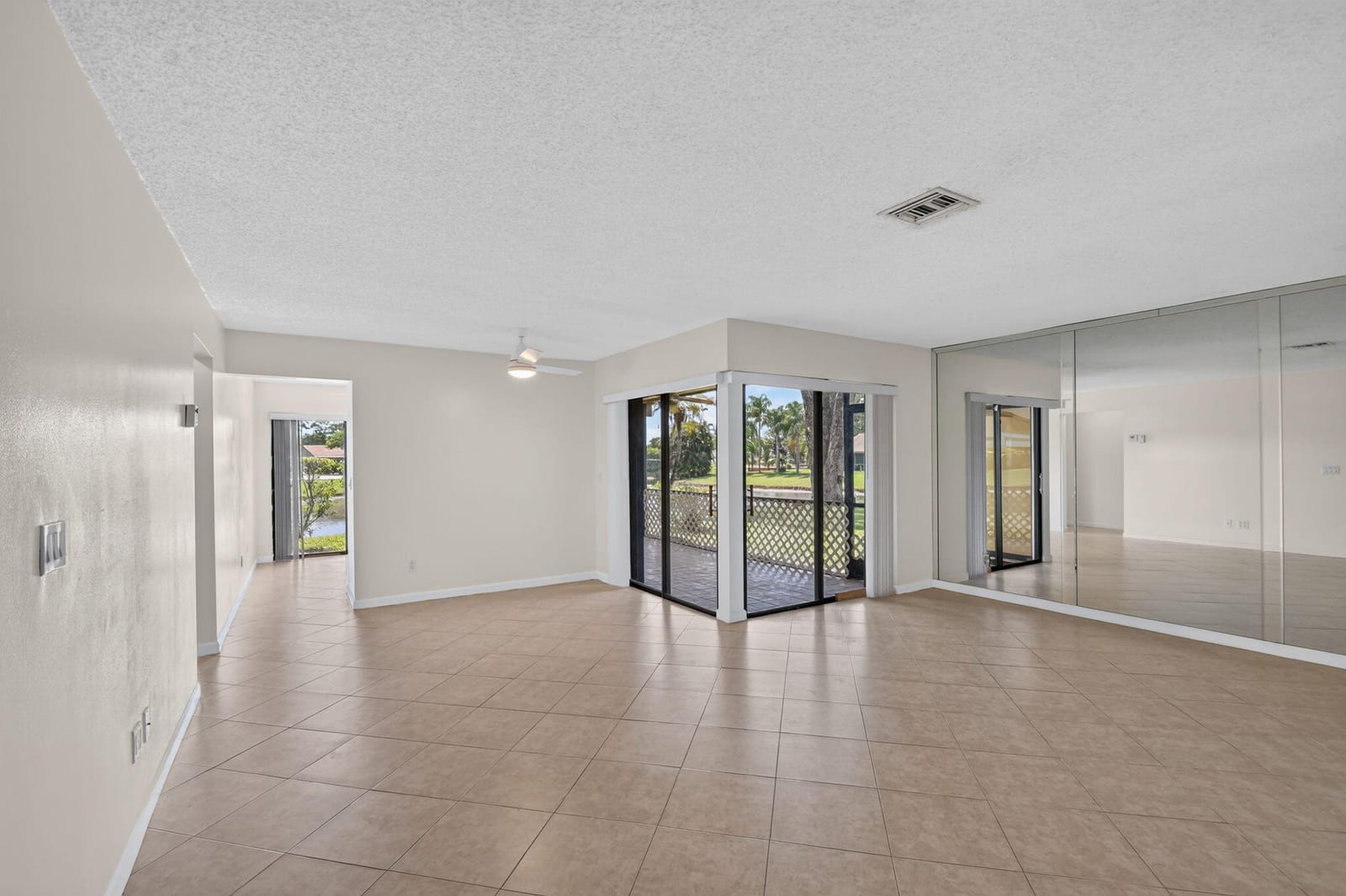6102 WOODLAKE Boulevard — photo 7
