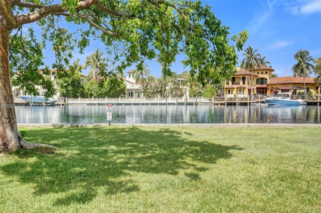 2000 Atlantic Shores Boulevard 207, Hallandale Beach, FL 33009
