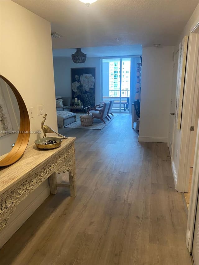 170 SE 14th Street 1908, Miami, FL 33131