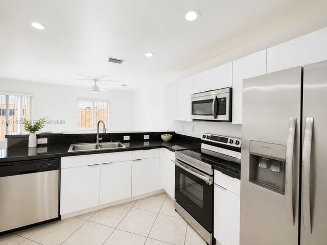 324 NE 3rd Street C, Hallandale Beach, FL 33009