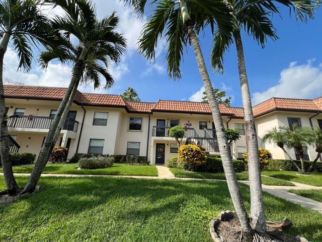 7281 Golf Colony Court 203, Lake Worth, FL 33467