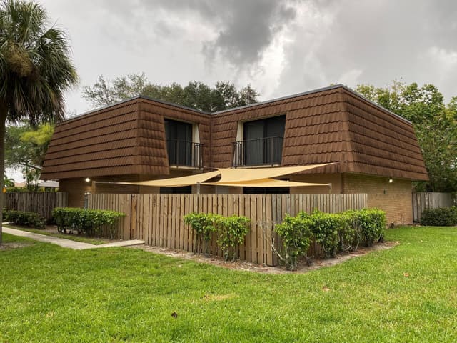 137 HERITAGE Way 10a, West Palm Beach, FL 33407