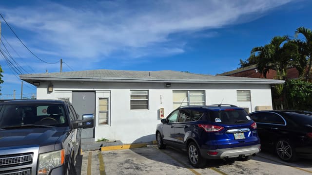 1012 NW 2ND Avenue 4, Hallandale Beach, FL 33009