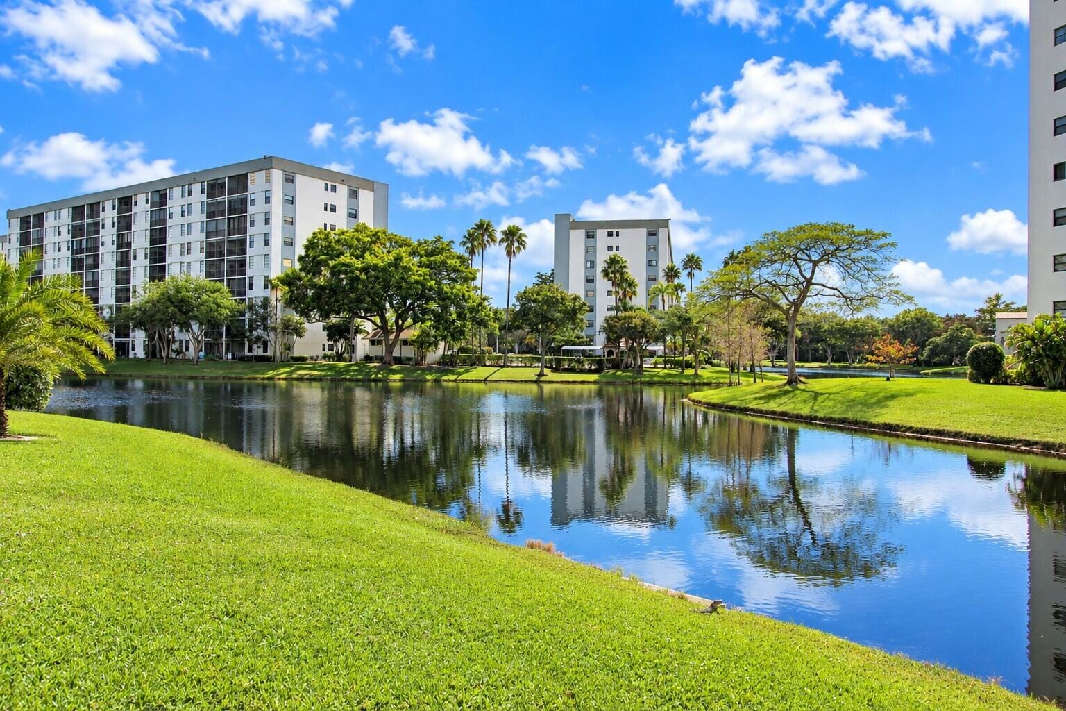 2230 N CYPRESS BEND Drive 410, Pompano Beach, FL 33069 photo 5