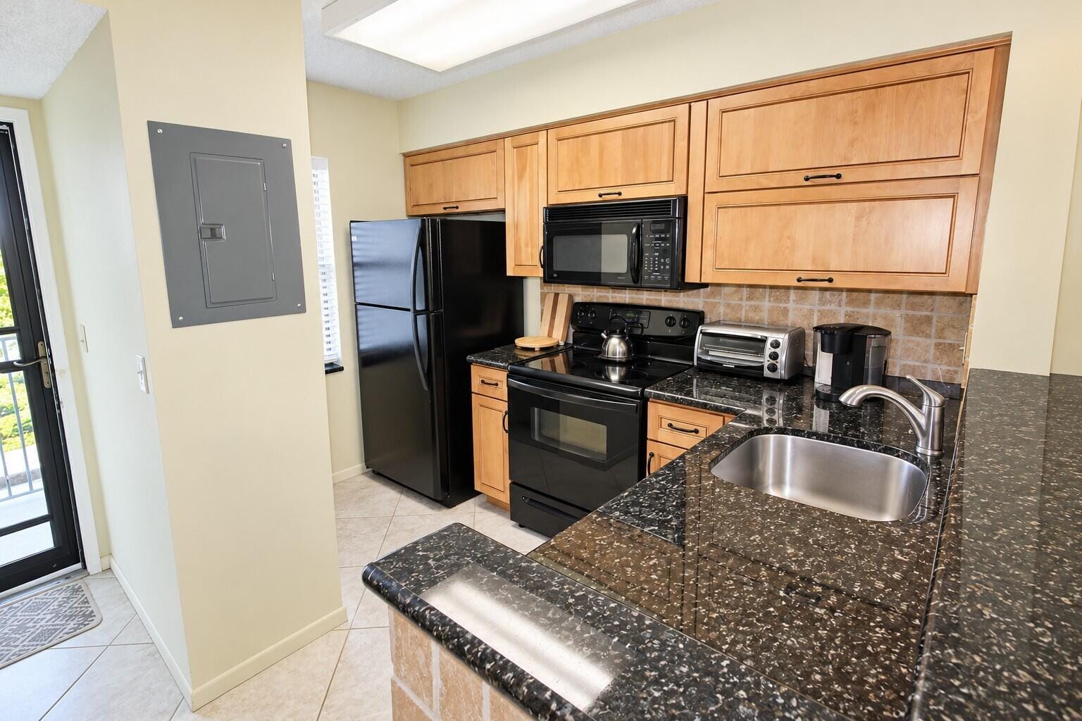 2230 N CYPRESS BEND Drive 410, Pompano Beach, FL 33069 photo 7