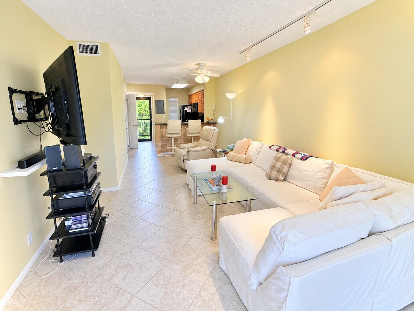 2230 N CYPRESS BEND Drive 410, Pompano Beach, FL 33069 photo 9
