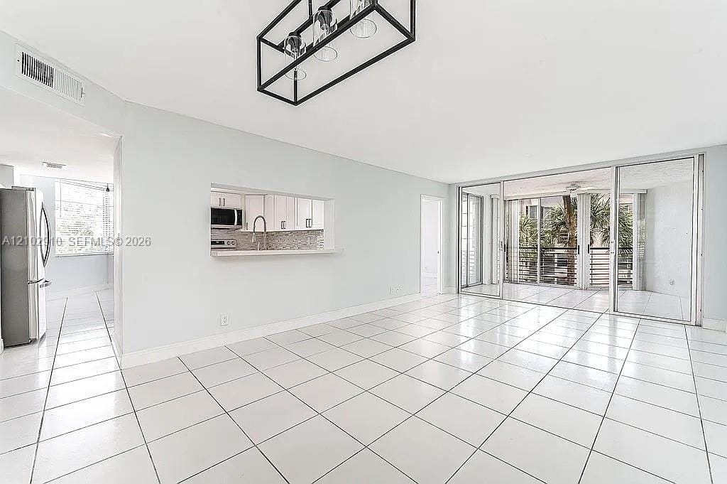 1931 Sabal Palm Drive 301 — photo 3