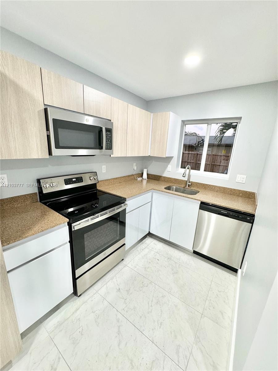 930 NW 2nd Street — photo 7