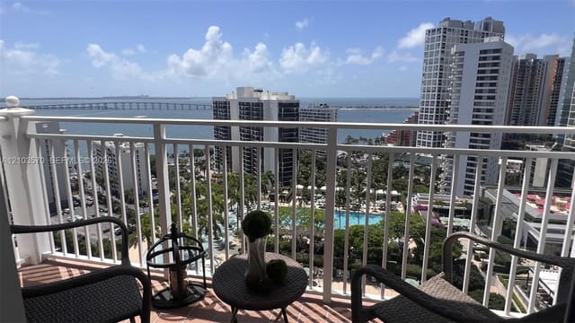 185 SE 14th Terrace 2007, Miami, FL 33131