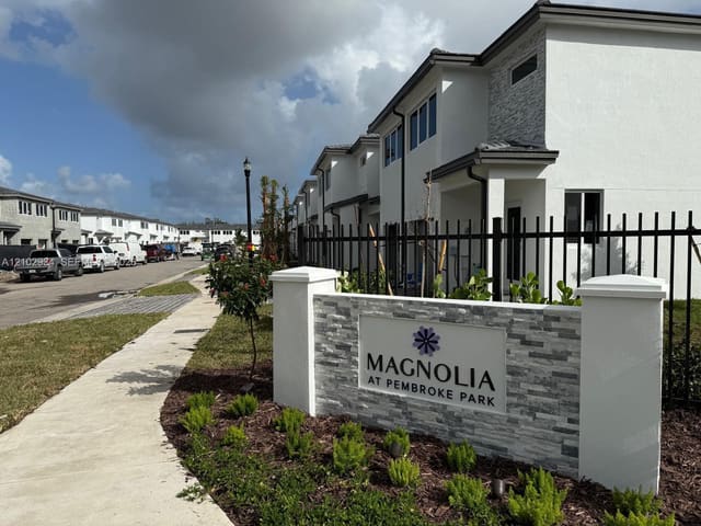 5060 SW 37th 5060, Pembroke Park, FL 33023