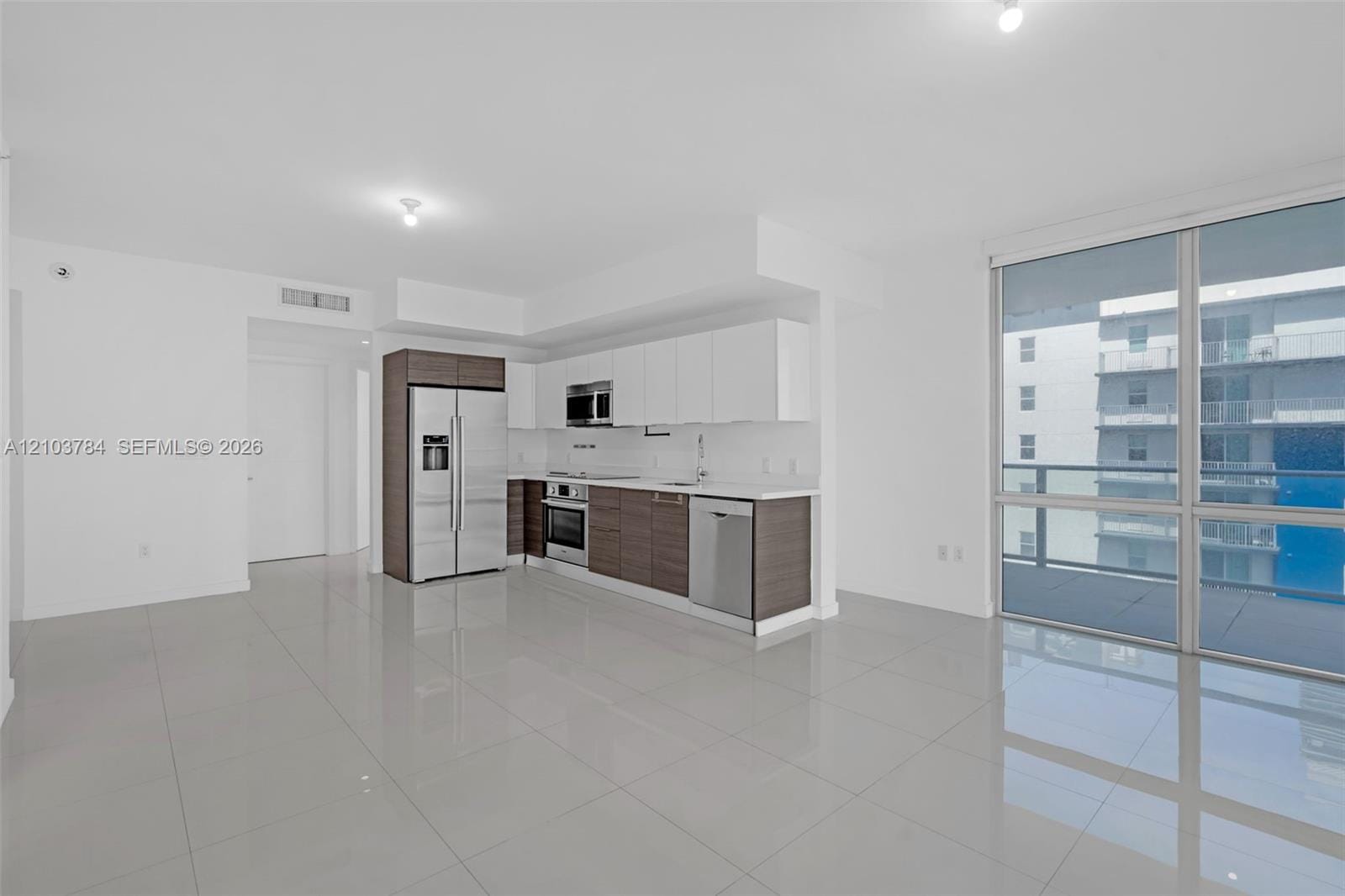 1010 SW 2nd Avenue 1003 — photo 5