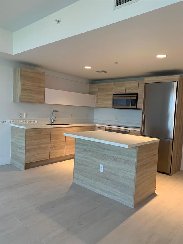 16385 Biscayne Boulevard 2302, North Miami Beach, FL 33160