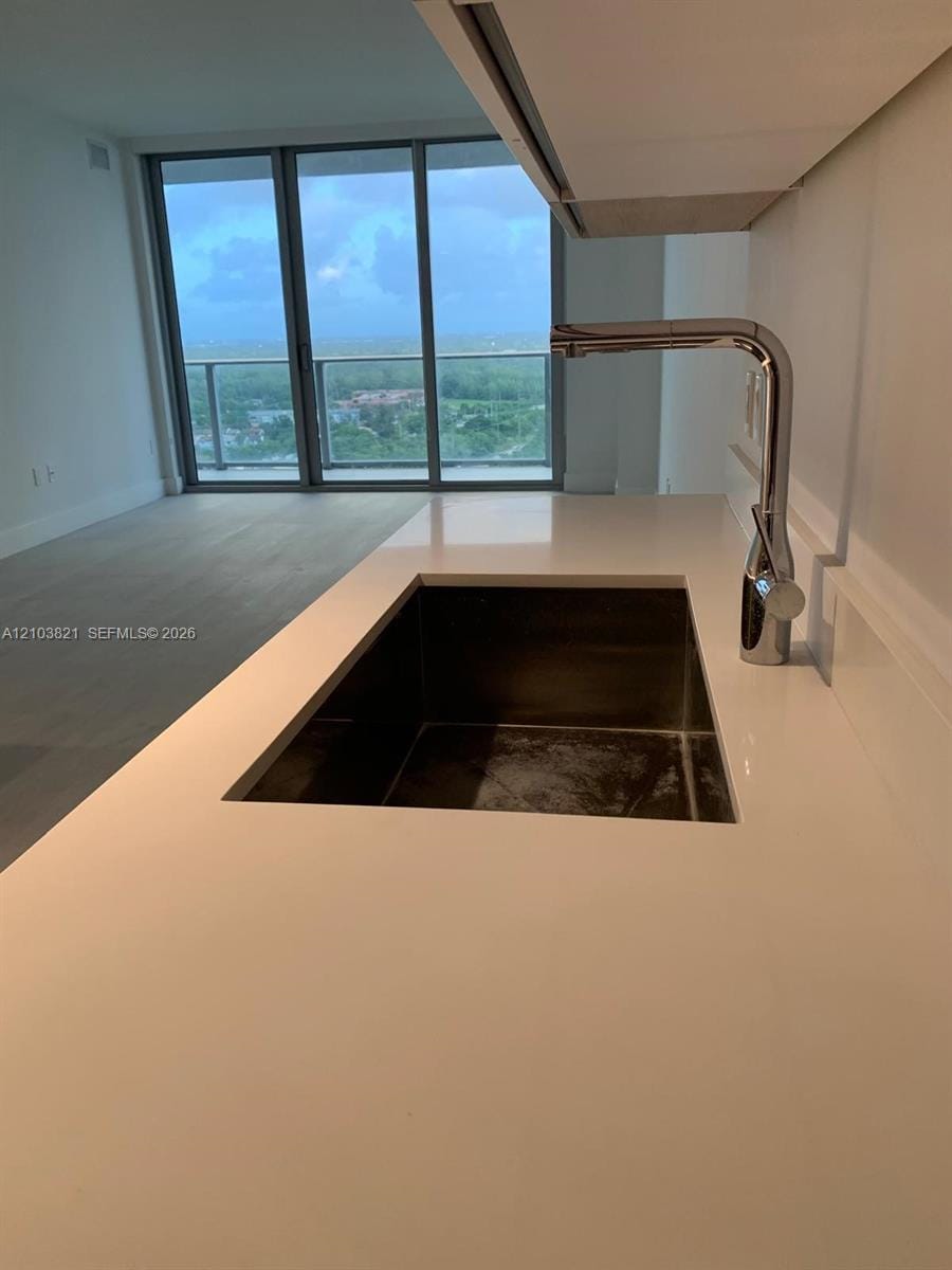 16385 Biscayne Boulevard 2302 — photo 4