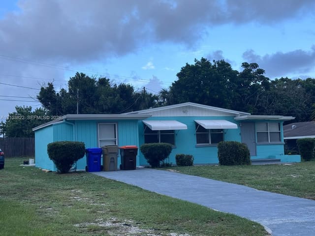 390 SW 7th Road SW 390, Vero Beach, FL 32962