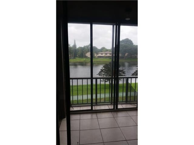 3730 Inverrary Drive 2X, Lauderhill, FL 33319