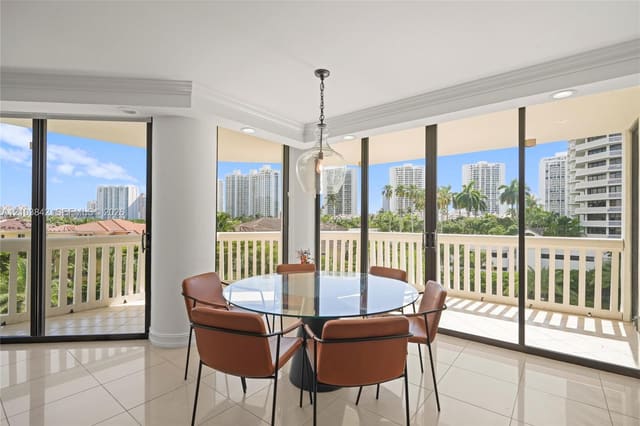 1000 W Island Boulevard 504, Aventura, FL 33160