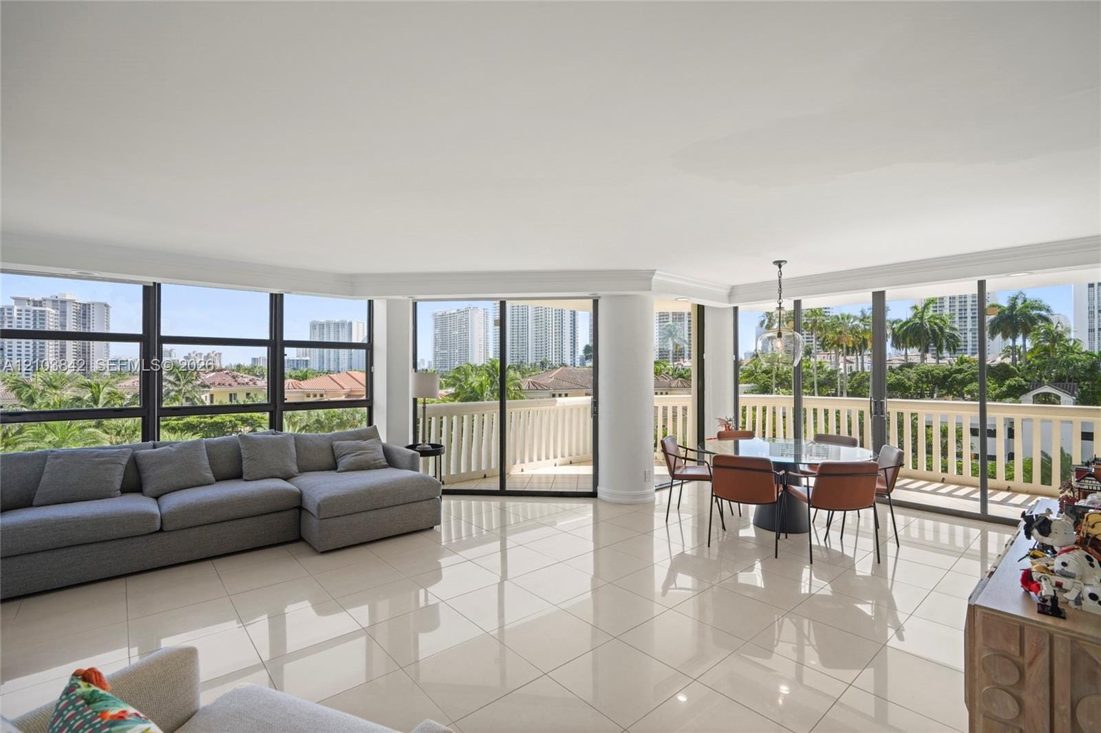 1000 W Island Boulevard 504, Aventura, FL 33160 photo 2