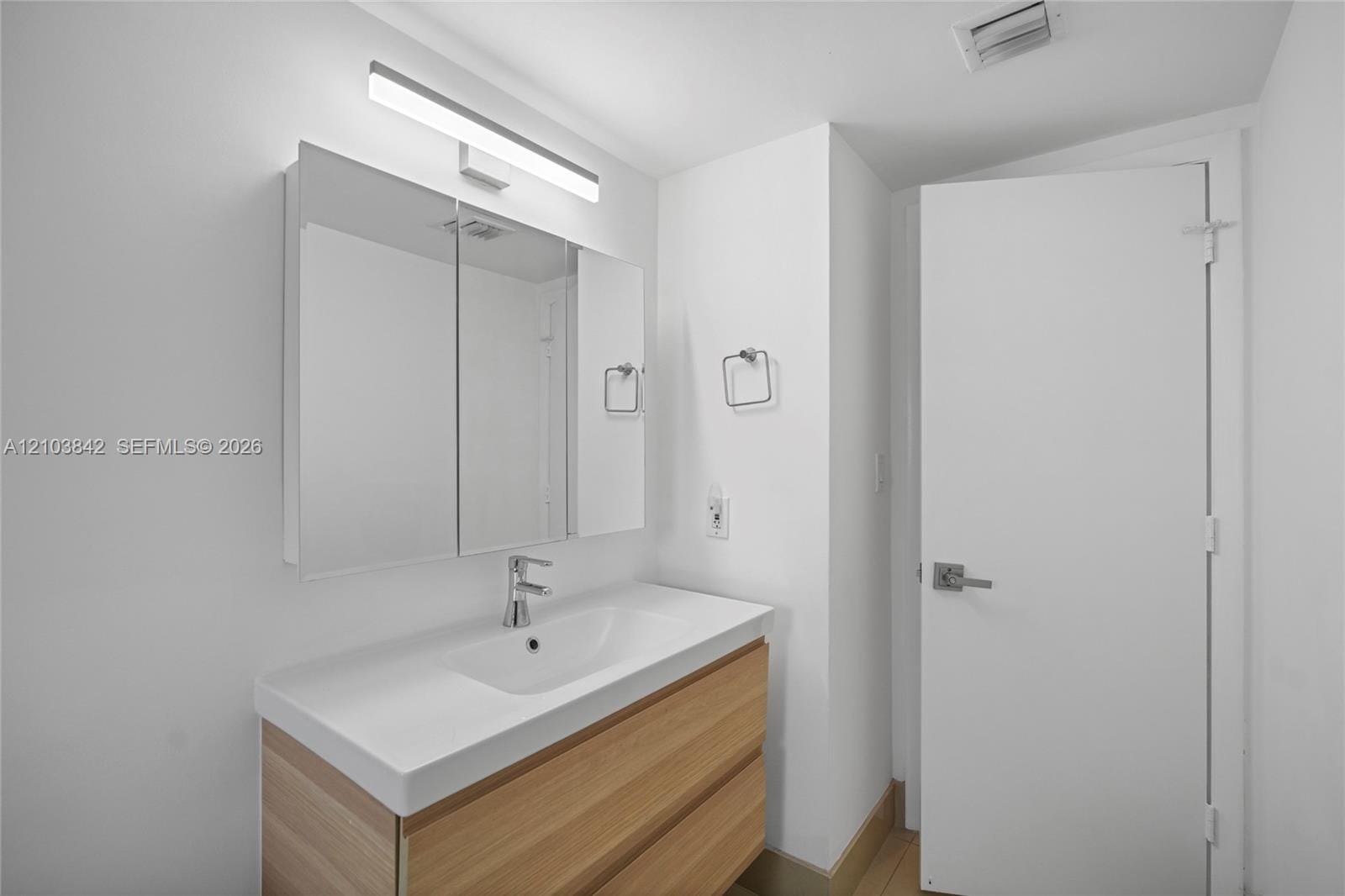 1000 W Island Boulevard 504, Aventura, FL 33160 photo 27