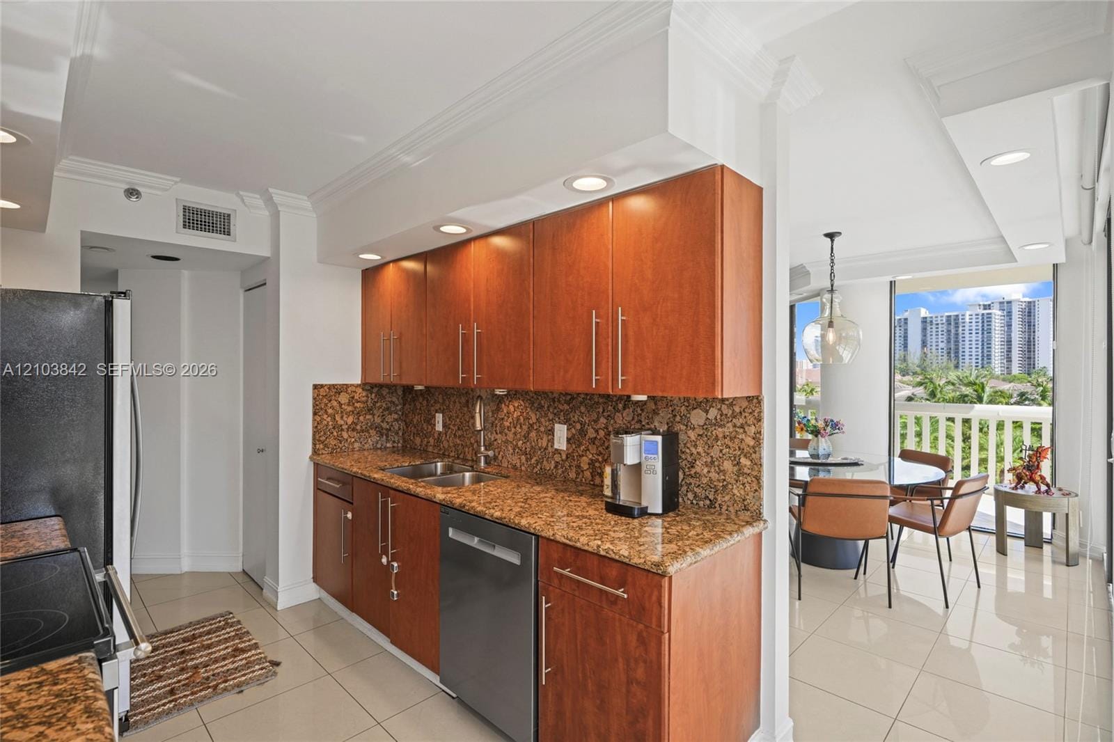 1000 W Island Boulevard 504, Aventura, FL 33160 photo 29