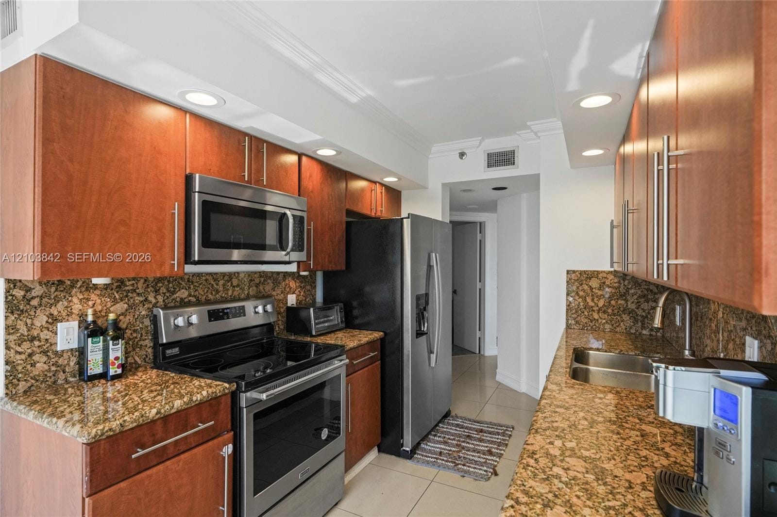 1000 W Island Boulevard 504, Aventura, FL 33160 photo 30