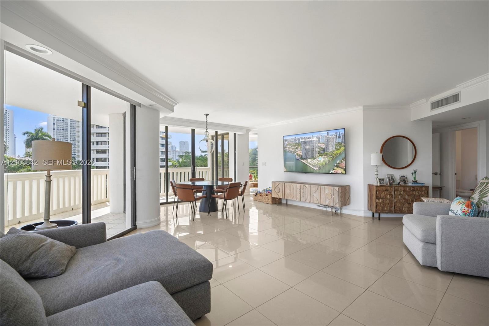 1000 W Island Boulevard 504, Aventura, FL 33160 photo 6