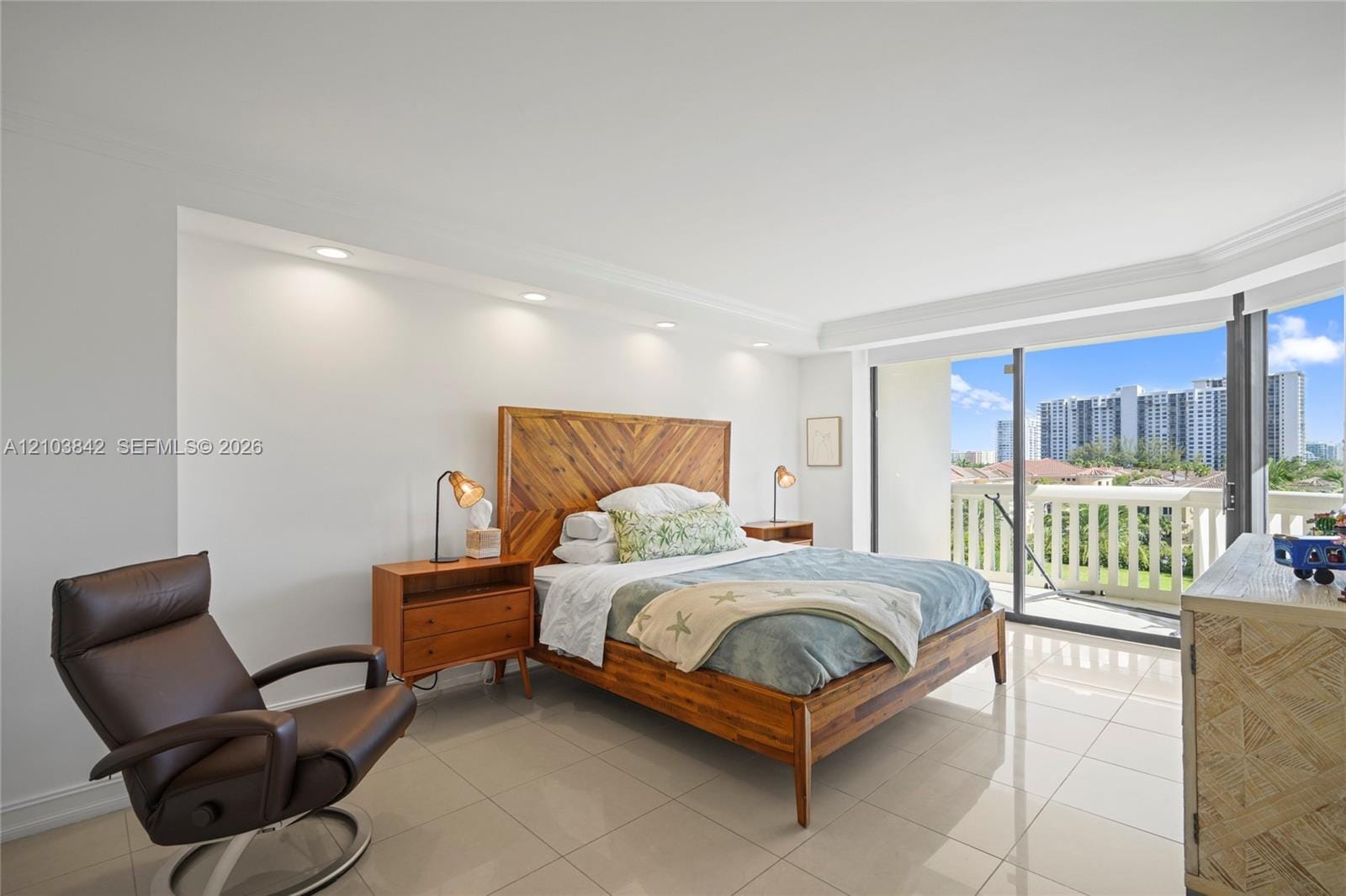 1000 W Island Boulevard 504, Aventura, FL 33160 photo 9