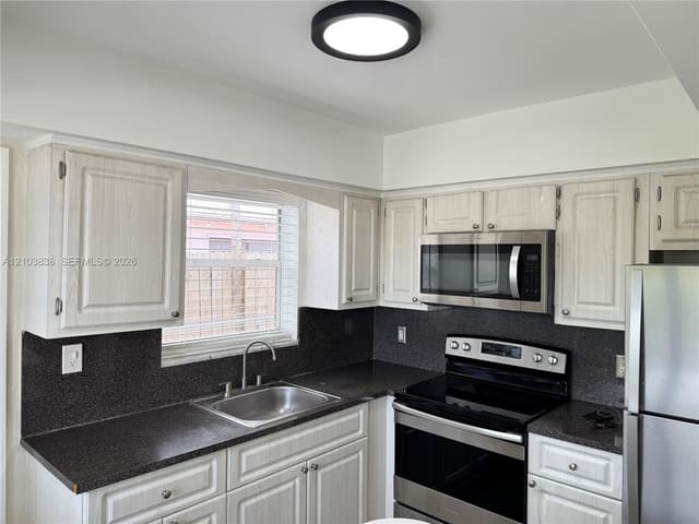 200 SW 10th Street 200, Hallandale Beach, FL 33009