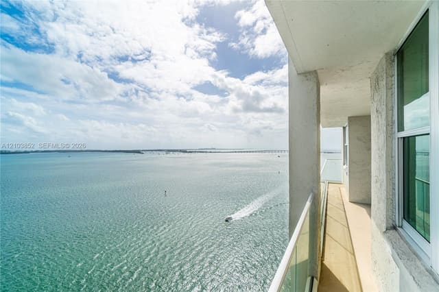800 Claughton Island Drive 1804, Miami, FL 33131