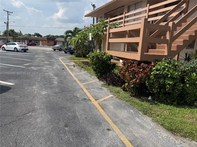 3000 NW 43rd Terrace 106, Lauderdale Lakes, FL 33313