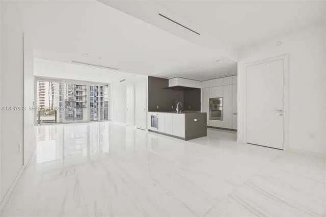 300 Biscayne Boulevard Way 1709W, Miami, FL 33131