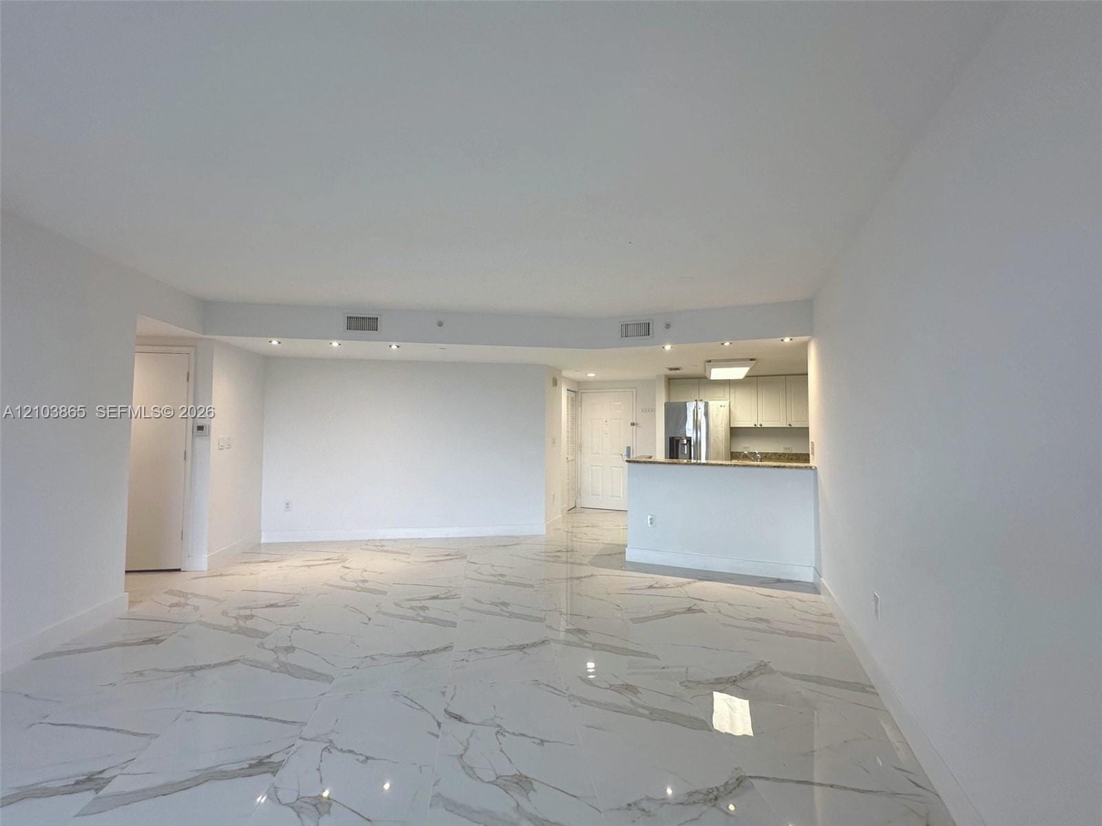 19501 W Country Club Drive 406, Aventura, FL 33180 photo 2