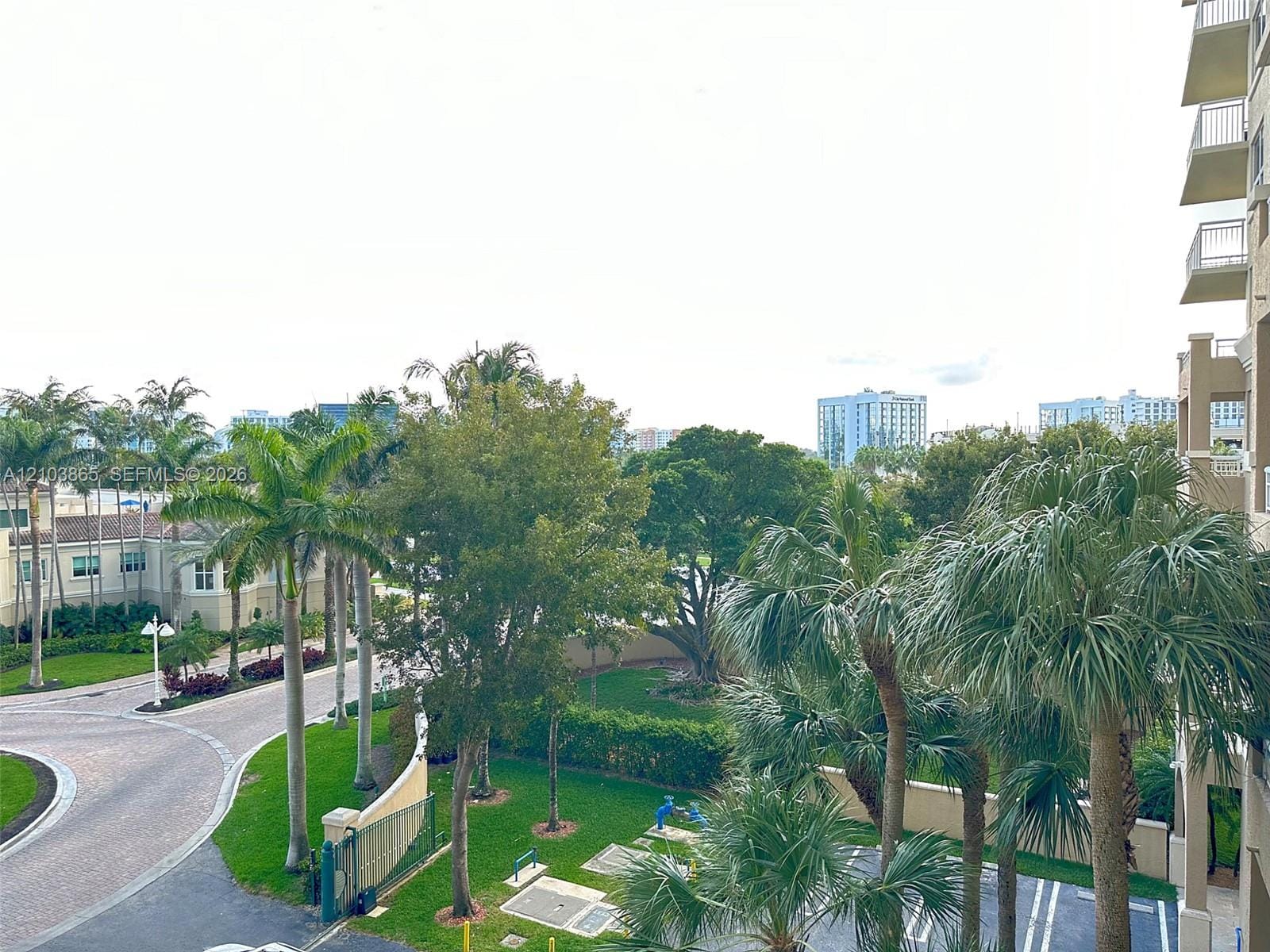 19501 W Country Club Drive 406, Aventura, FL 33180 photo 12