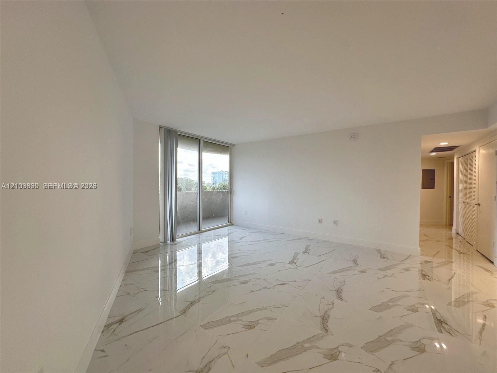 19501 W Country Club Drive 406, Aventura, FL 33180 photo 3