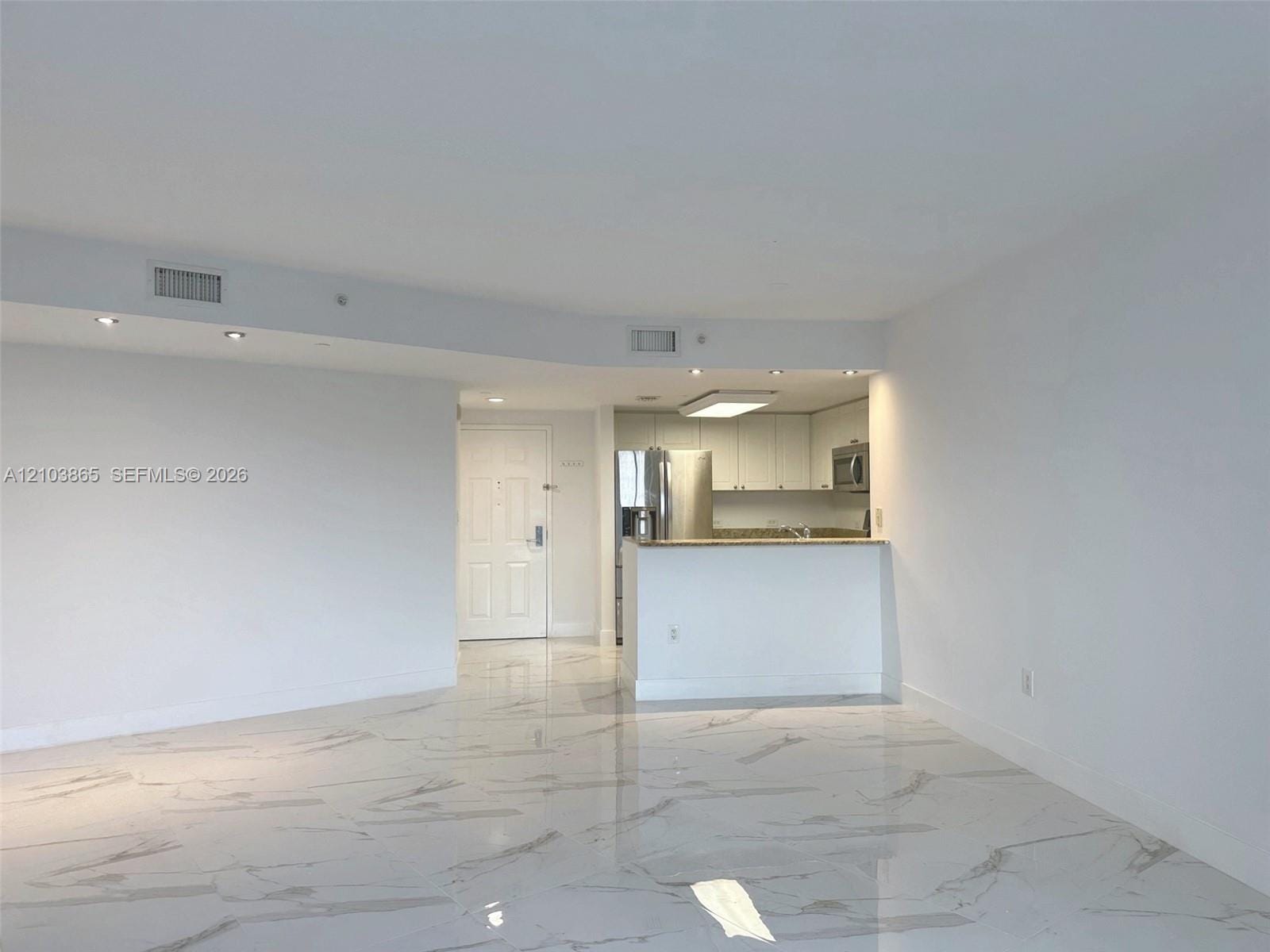 19501 W Country Club Drive 406, Aventura, FL 33180 photo 4