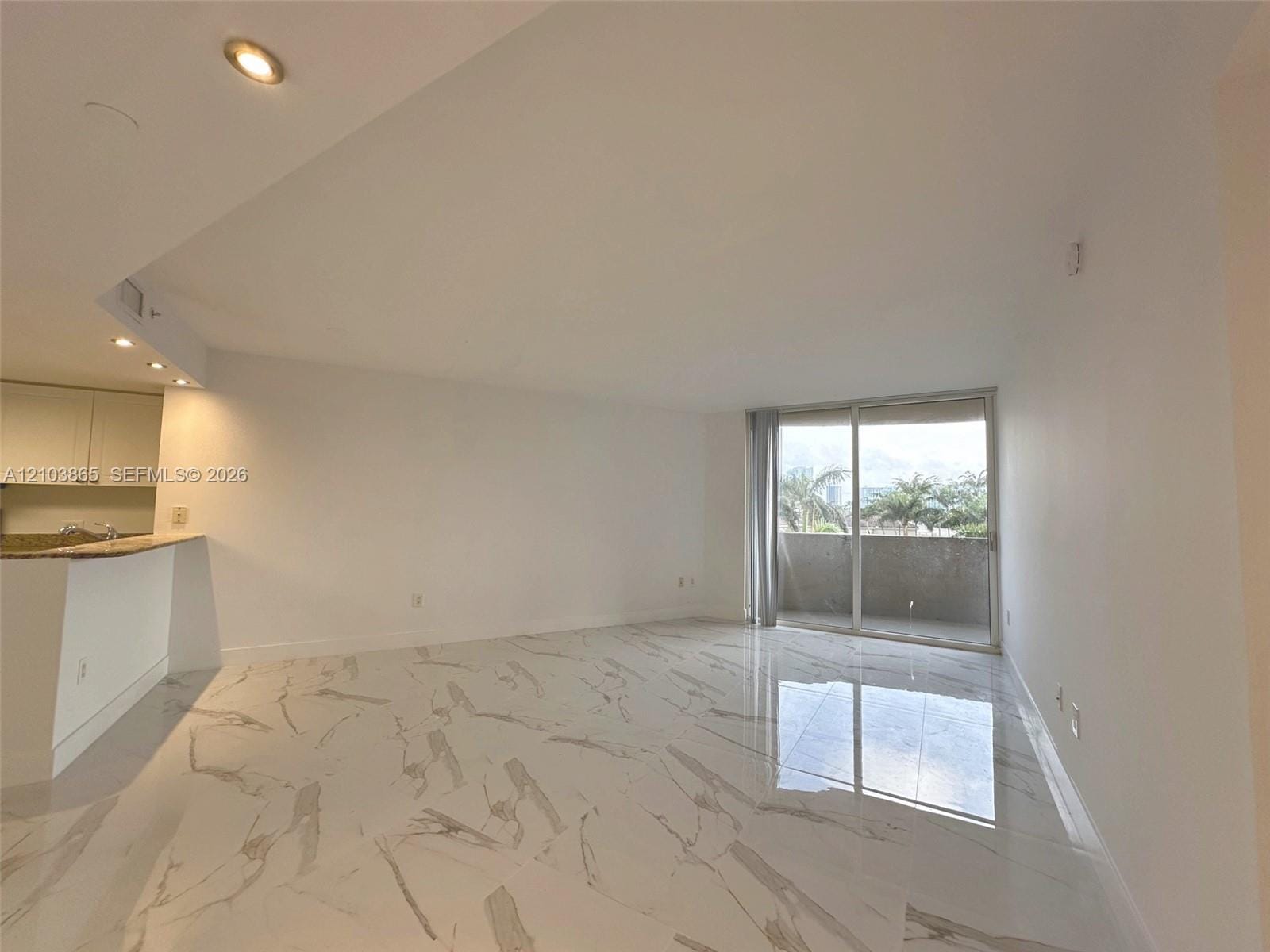 19501 W Country Club Drive 406, Aventura, FL 33180 photo 5