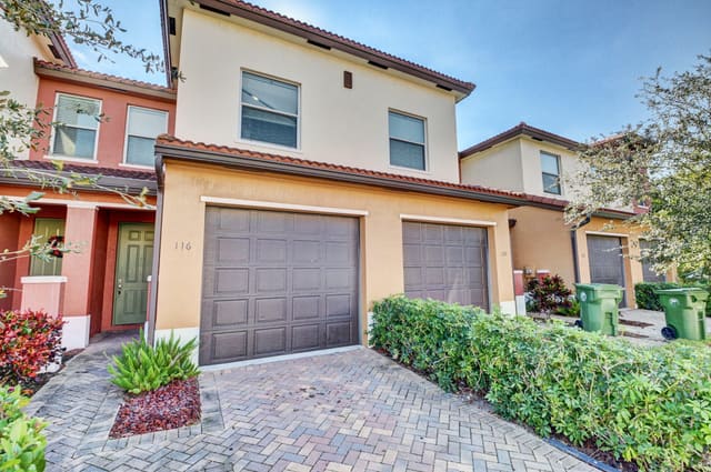 116 Harrington Court, Palm Springs, FL 33461