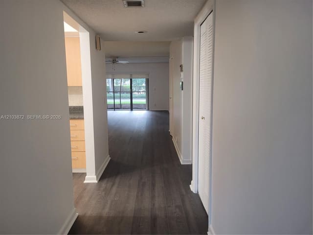 334 Lakeview Drive 103, Weston, FL 33326