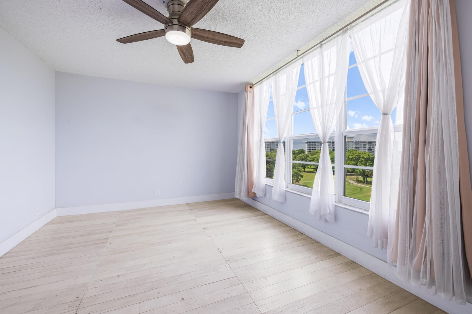575 Oaks Lane 708, Pompano Beach, FL 33069 photo 16