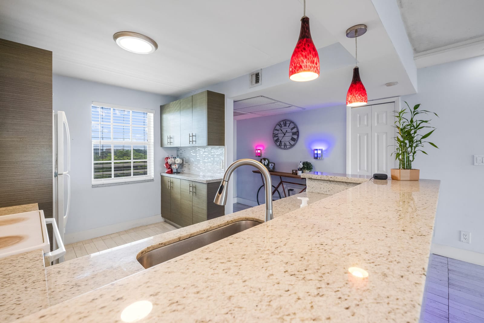 575 Oaks Lane 708, Pompano Beach, FL 33069 photo 8