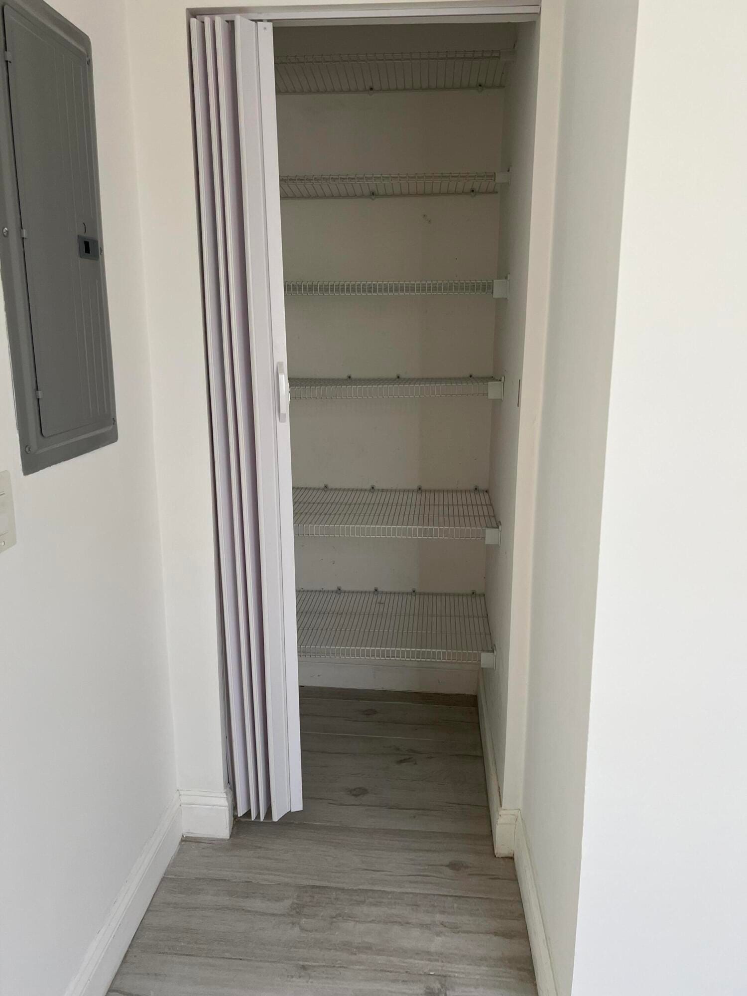 407 S LAKESIDE Drive D — photo 5