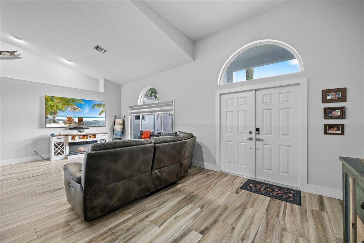 264 MALIBU Circle — photo 3