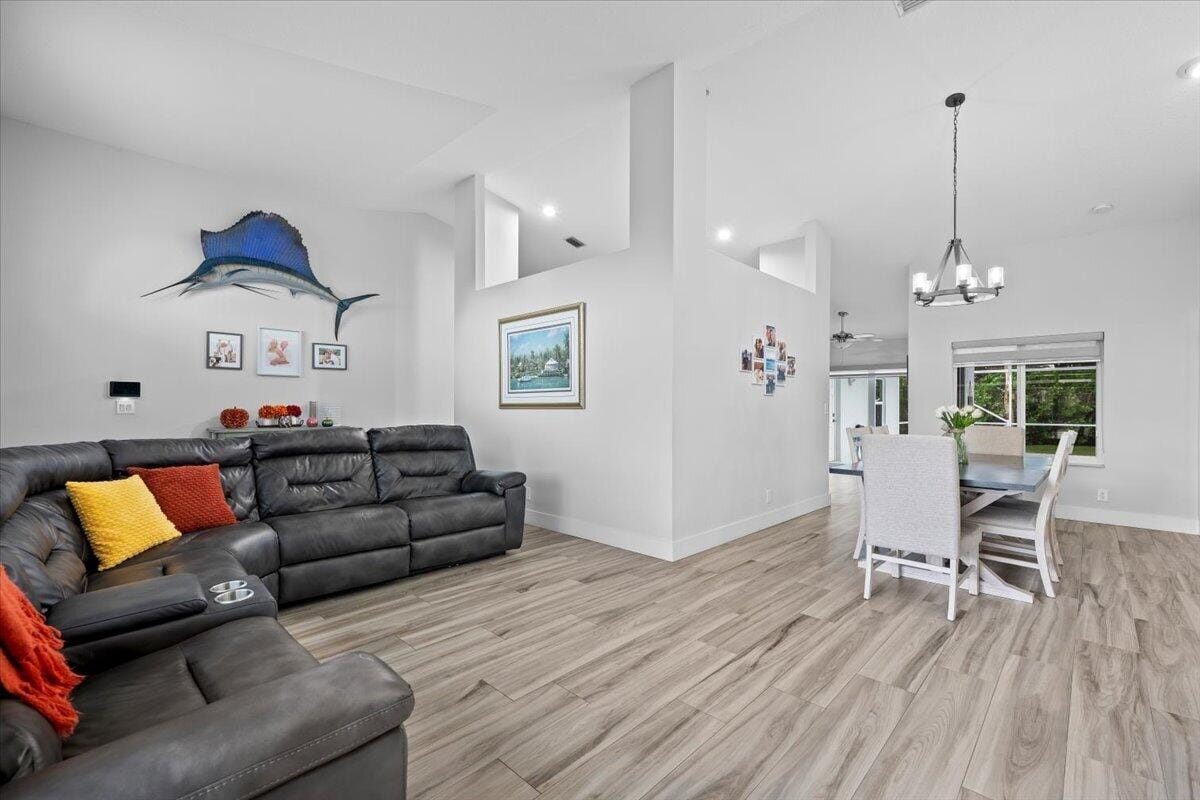 264 MALIBU Circle — photo 4