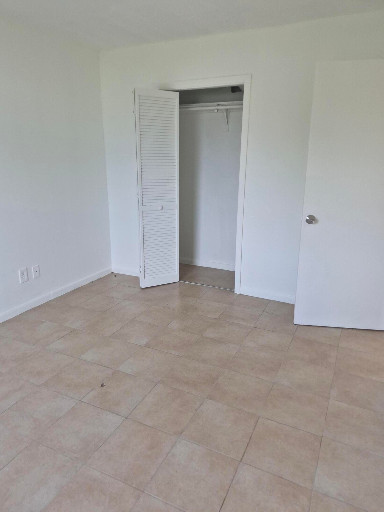 944 W 10TH Street 1 — photo 8