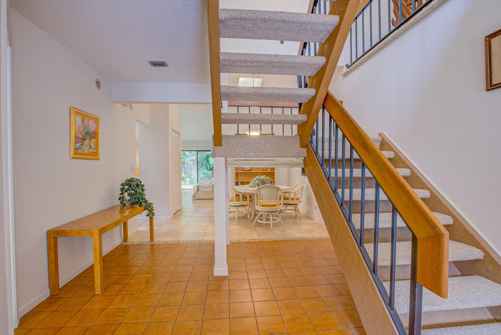 1092 Raintree Court — photo 2