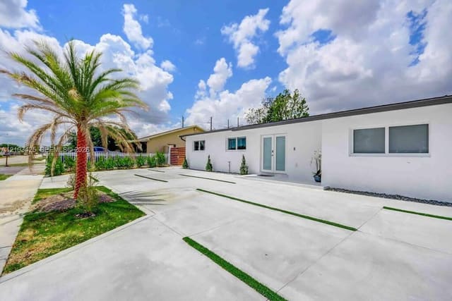 3530 SW 104th Avenue 1, Miami, FL 33165