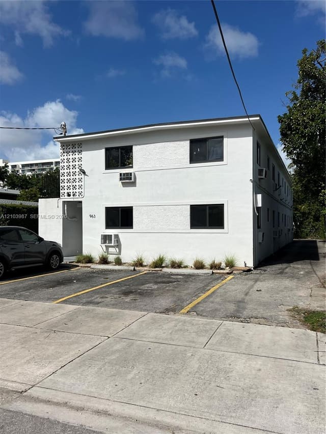 963 NW 5th Street 1, Miami, FL 33128