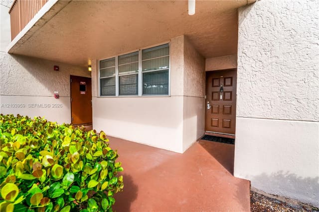 1900 Sabal Palm Drive 106, Davie, FL 33324